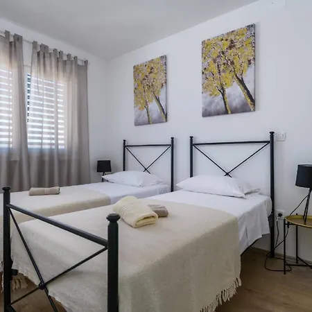 Apartment Dora Fuer 4 Personen Und 1 Kind Pula